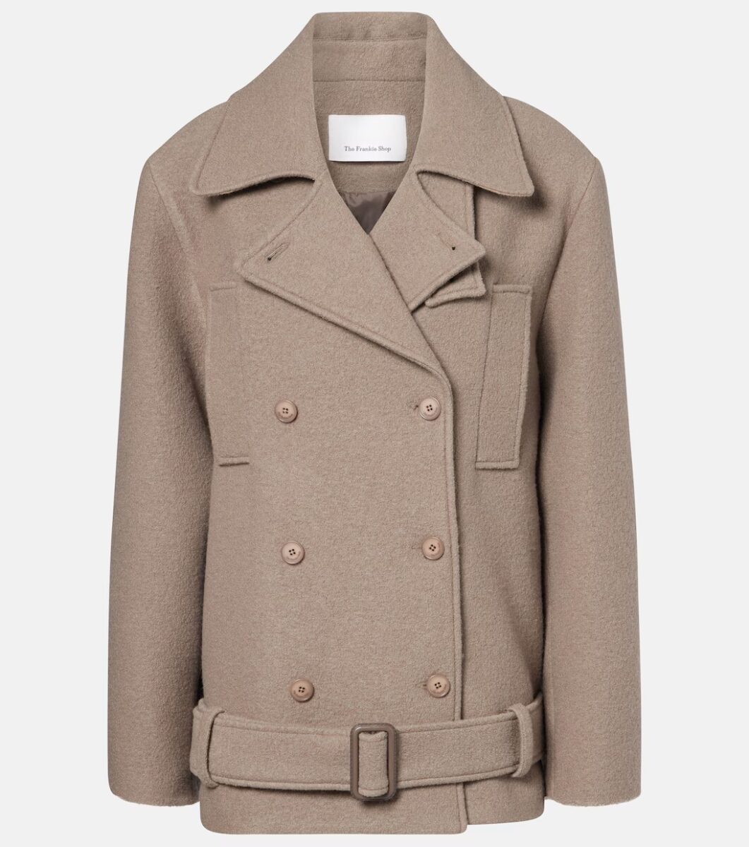 Elegante e versatile, il Caban è un pezzo statement da avere quest’Inverno