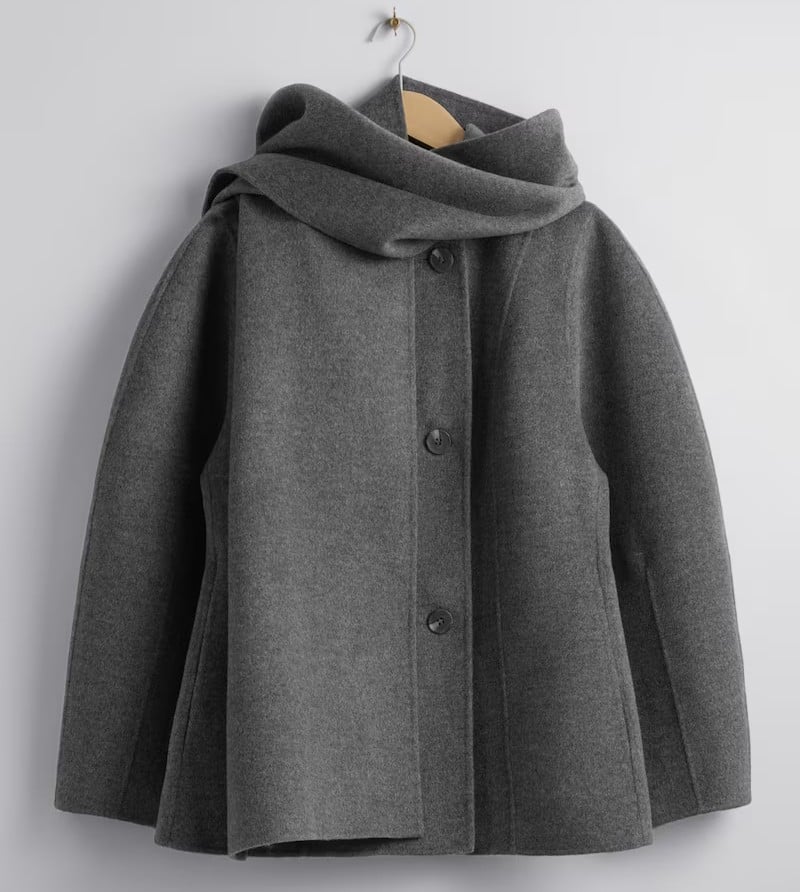 Lo Scarf Coat è tornato per restare! Qui i modelli più cool… Lo Scarf Coat è tornato per restare! Qui i modelli più cool…