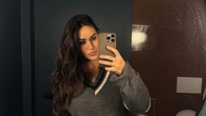 Cecilia Rodriguez sfoggia il completo due pezzi must di stagione: da copiare subito!