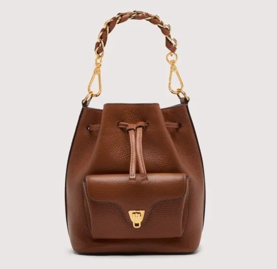 Pratica e irresistibilmente chic, la Borsa a secchiello è un must have di stagione