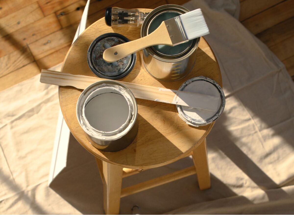 Come ridipingere i mobili in laminato: il restyling facile e veloce senza carteggiare Come ridipingere i mobili in laminato: il restyling facile e veloce senza carteggiare