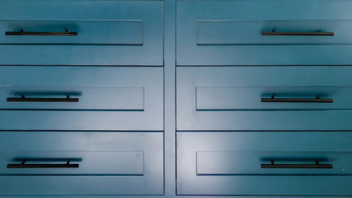 Come ridipingere i mobili in laminato: il restyling facile e veloce senza carteggiare Come ridipingere i mobili in laminato: il restyling facile e veloce senza carteggiare