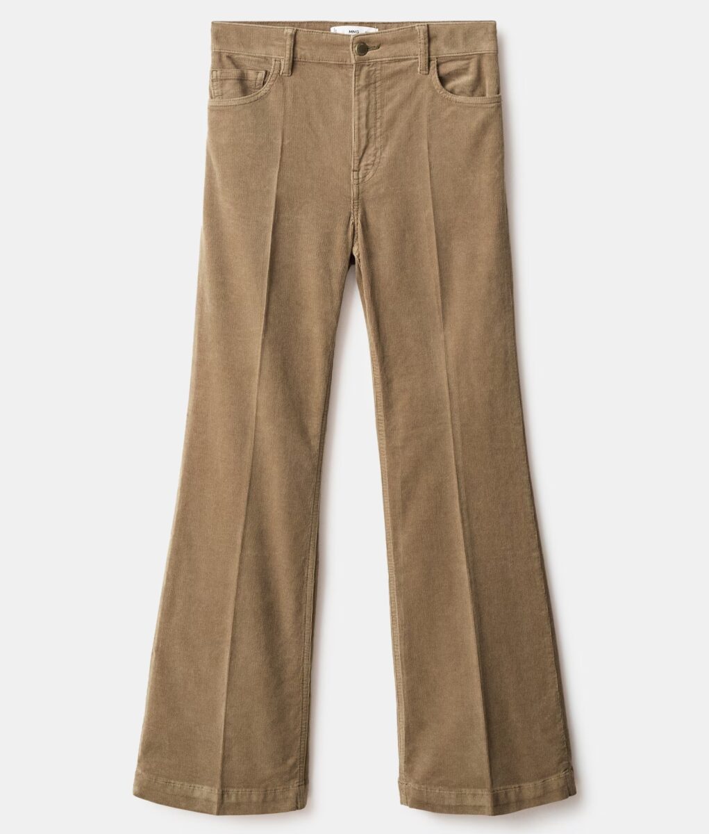 Eleganti e versatili, i Pantaloni in velluto a coste sono un pezzo statement da avere subito! Eleganti e versatili, i Pantaloni in velluto a coste sono un pezzo statement da avere subito!