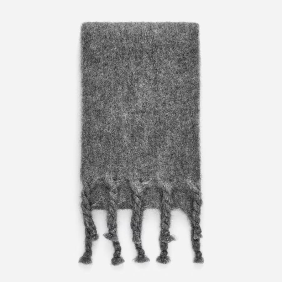 La Sciarpa è (sempre) un must have invernale irrinunciabile! Ecco i modelli di tendenza… La Sciarpa è (sempre) un must have invernale irrinunciabile! Ecco i modelli di tendenza…