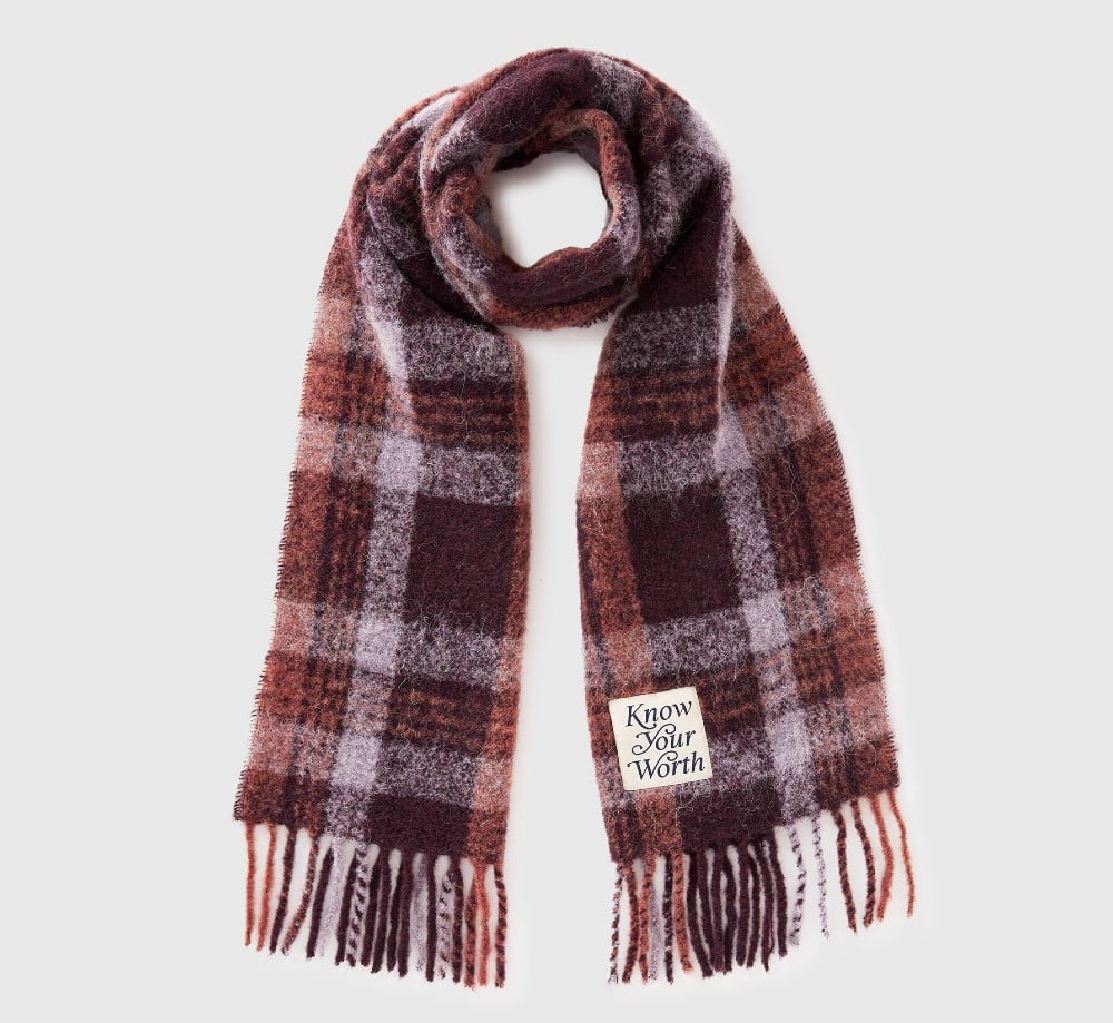 La Sciarpa è (sempre) un must have invernale irrinunciabile! Ecco i modelli di tendenza… La Sciarpa è (sempre) un must have invernale irrinunciabile! Ecco i modelli di tendenza…