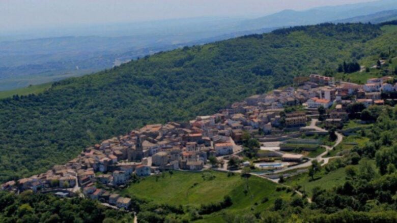 Questo borgo pugliese tra i più belli d’Italia è la meta perfetta per il primo viaggio del 2026