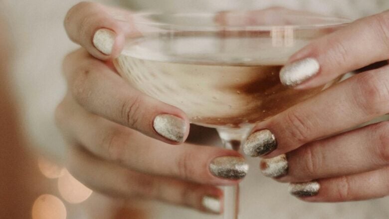 Manicure di Capodanno 2026: le nail art più chic per iniziare l’anno con stile