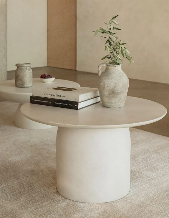 Pantone 2026 Cloud Dancer: come arredare la casa con il nuovo bianco naturale che illumina gli interni Pantone 2026 Cloud Dancer: come arredare la casa con il nuovo bianco naturale che illumina gli interni