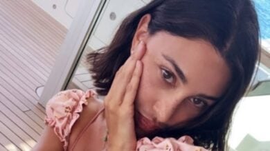 Belen Rodriguez infiamma il web: in bikini al mare prima di Natale, che sexy! FOTO