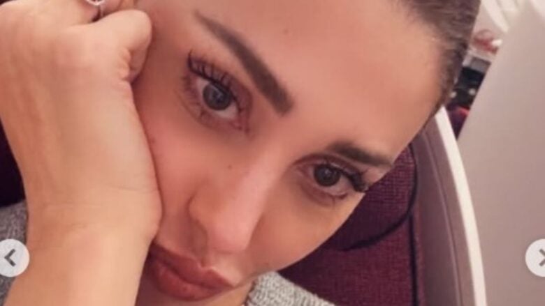 Belen Rodriguez, a Natale sceglie un Look casual-chic con jeans e stivali low cost