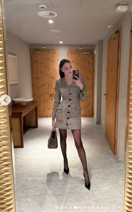 Belen Rodriguez sfoggia l’abito elegante perfetto per il periodo natalizio: scoprilo qui! Belen Rodriguez sfoggia l’abito elegante perfetto per il periodo natalizio: scoprilo qui!