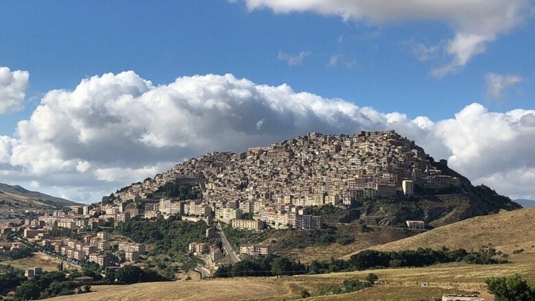 Secondo la rivista The Guardian” questo borgo siculo è una perla da scoprire subito: ecco perchè…