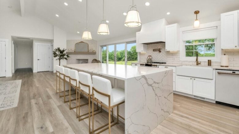 Controtendenza 2026: le cucine bianche non vanno più di moda!