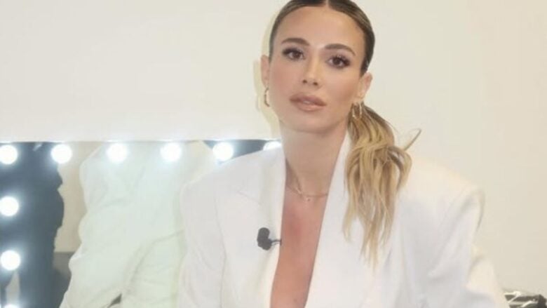 Diletta Leotta sfoggia il Look total white perfetto per il periodo natalizio: da copiare subito!