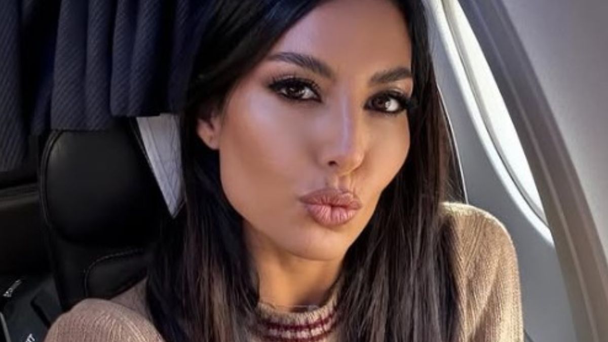 Elisabetta Gregoraci sfoggia il cardigan perfetto per questo periodo: da copiare subito! Elisabetta Gregoraci sfoggia il cardigan perfetto per questo periodo: da copiare subito!