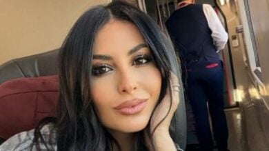 Elisabetta Gregoraci, in un total red Look per l’arrivo del Natale: che chic!