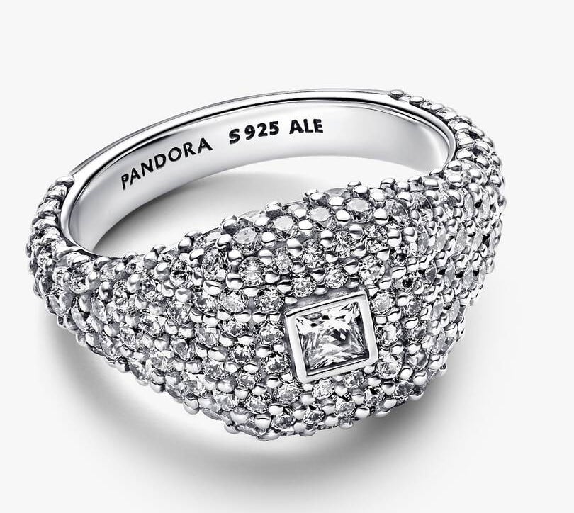 I Gioielli e i Bijoux più scintillanti da mettere sotto l’albero per un Natale indimenticabile I Gioielli e i Bijoux più scintillanti da mettere sotto l’albero per un Natale indimenticabile