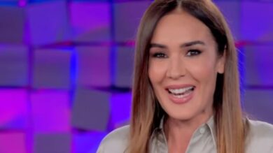 Silvia Toffanin, a Verissimo con il coordinato (camicia pantaloni) casual-chic che non ti aspetti!