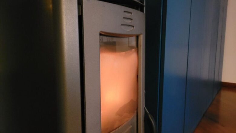 Stufa a pellet: gli errori invisibili che fanno lievitare consumi e spese domestiche