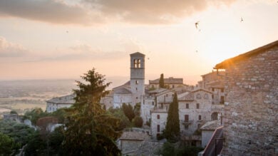 Assisi come non l’avete mai vista: il fascino senza tempo della perla dell’Umbria