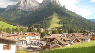 Questo borgo delle Dolomiti è davvero un viaggio tra atmosfere slow e natura