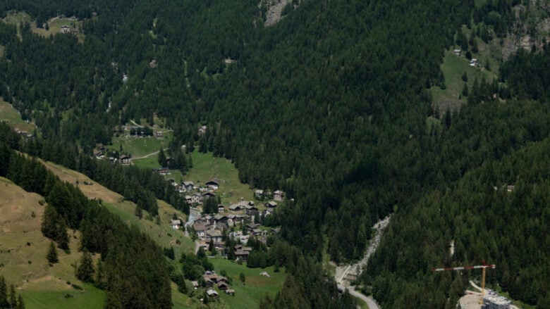 Sembra uscito da una fiaba, ma esiste davvero: il Borgo nascosto della Valle d’Aosta che incanta tutti