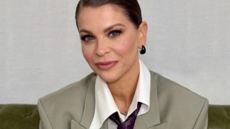 Alessandra Amoroso incanta tutti a C’è Posta per Te con il Look mannish (e dettaglio glamour!)