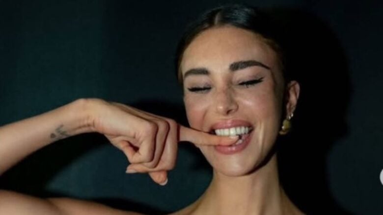 Belen Rodriguez lascia tutti senza fiato con il mini dress rosso passione! FOTO