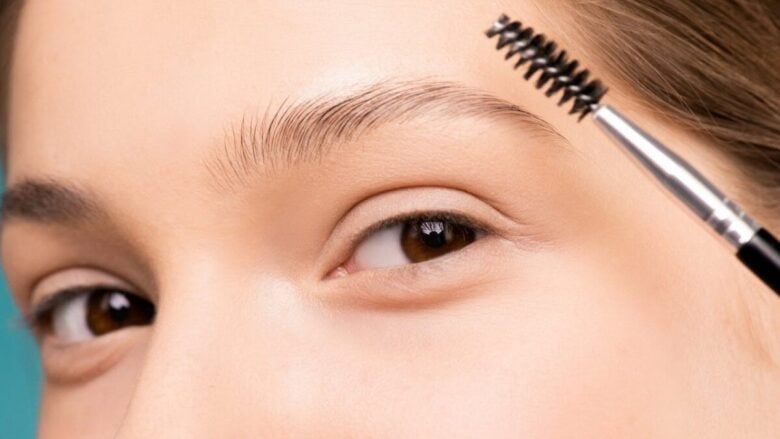 Sopracciglia perfette in 5 minuti: i prodotti top di styling e trucco per un effetto folto e naturale