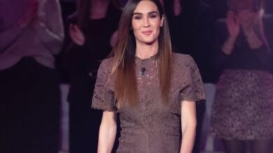 Silvia Toffanin lascia tutti senza fiato a Verissimo con l’abito in pizzo nel colore must have di quest’anno!