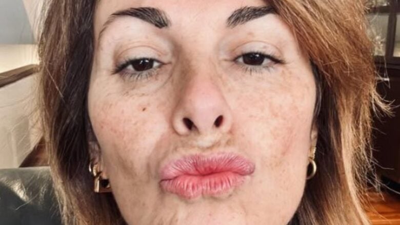 Vanessa Incontrada, per la prima puntata di Zelig 30 punta su un total black Look FOTO