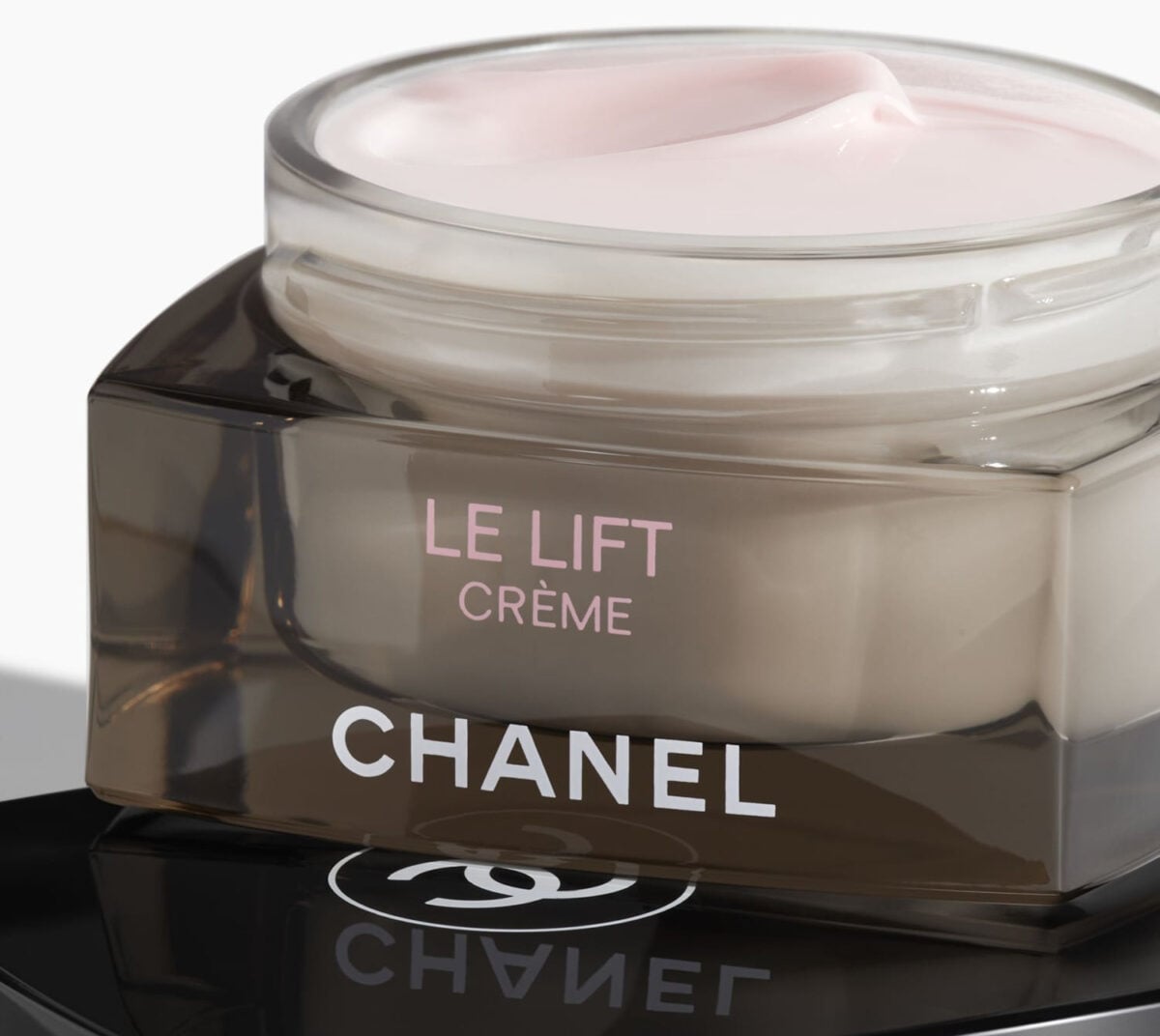 Stanca delle rughe? Ecco 5 creme liftanti per un effetto WOW Stanca delle rughe? Ecco 5 creme liftanti per un effetto WOW