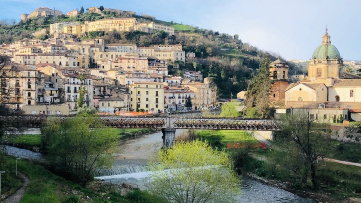 La chiamano la “Atene della Calabria” una città che vale la pena scoprire La chiamano la “Atene della Calabria” una città che vale la pena scoprire