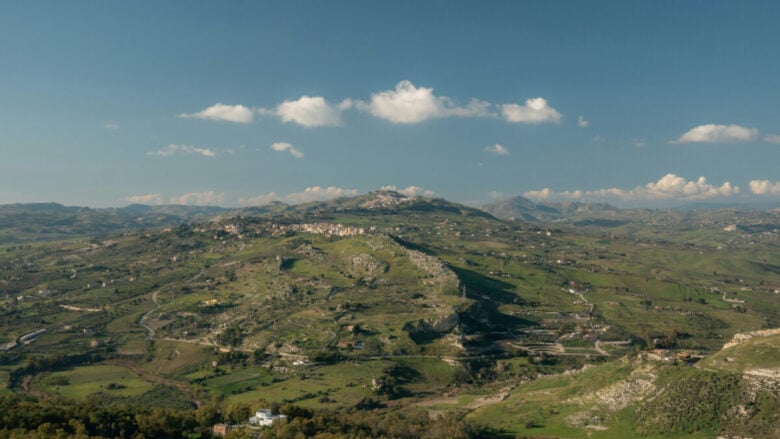 È uno dei borghi più belli d’Italia, un gioiellino dal fascino senza tempo