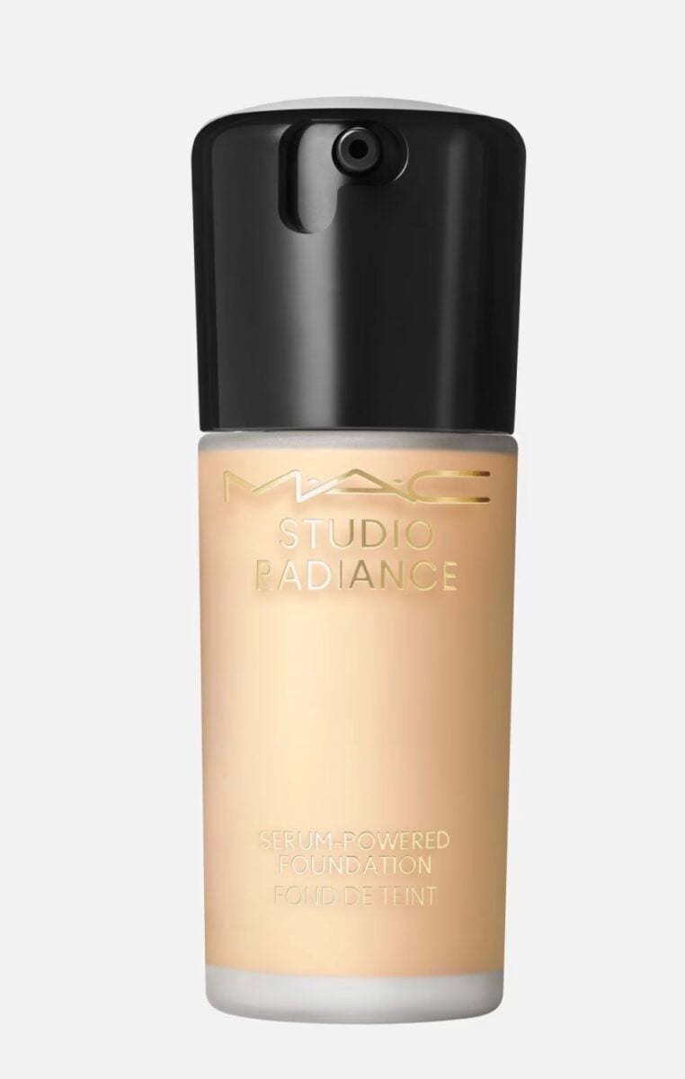 Leggeri e morbidi, questi fondotinta in siero promettono un make-up tutto da invidiare