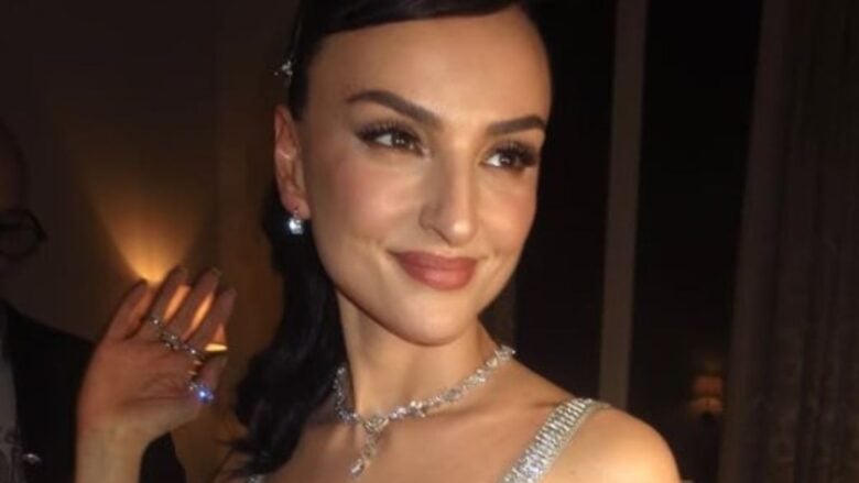 Arisa brilla nella terza puntata di Sanremo 2026 con questo look etereo e scintillante