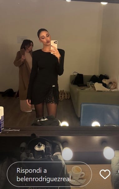 Belen Rodriguez incanta tutti a Che Tempo Che Fa con il mini dress total black FOTO