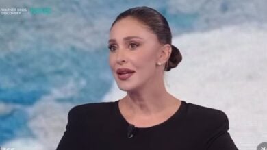 Belen Rodriguez incanta tutti a Che Tempo Che Fa con il mini dress total black FOTO