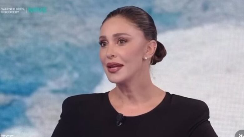 Belen Rodriguez incanta tutti a Che Tempo Che Fa con il mini dress total black FOTO