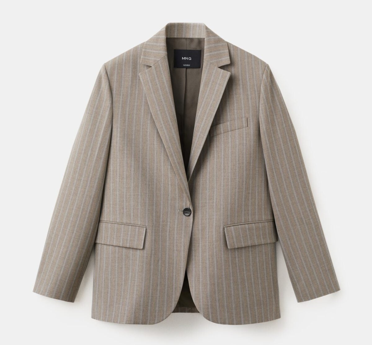 E’ firmato Mango il completo tailleur pratico e raffinato da avere questa stagione!