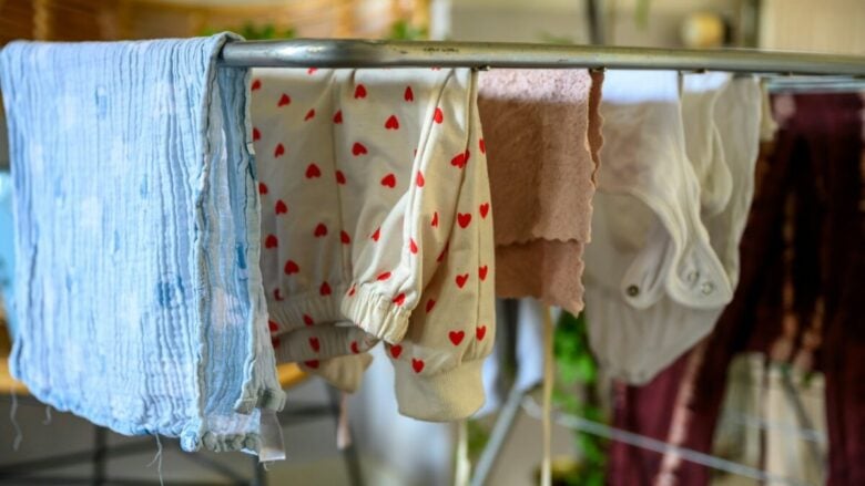 Come stendere i Panni in casa quando Piove: i trucchi se non hai l’asciugatrice