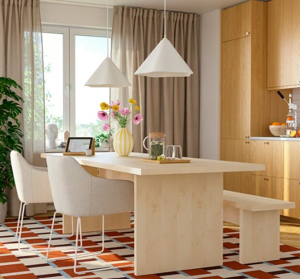 Il tavolo IKEA che rivoluziona la sala da pranzo: più convivialità, più posti, stesso spazio