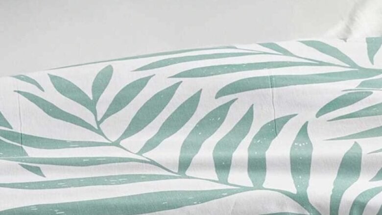 Trapunta primaverile Kiabi con stampa botanica: il modello leggero sotto i 40 euro per rinnova la Camera da Letto