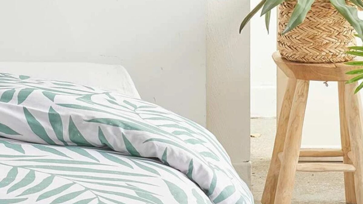 Trapunta primaverile Kiabi con stampa botanica: il modello leggero sotto i 40 euro per rinnova la Camera da Letto