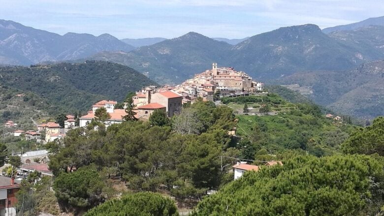 Noto come il Borgo delle stelle, un vero gioiello ligure da scoprire in Primavera