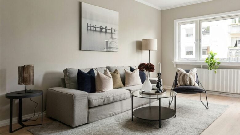 Come posizionare i cuscini sul divano: 5 idee di home styling per il tuo soggiorno