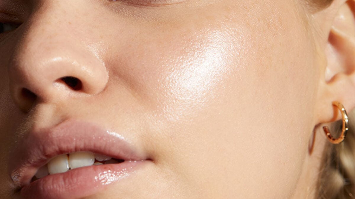 Il segreto per zigomi luminosi? Questi 5 illuminanti dal finish super glow Il segreto per zigomi luminosi? Questi 5 illuminanti dal finish super glow