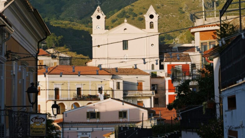 È questo il borgo più bello della Calabria, una perla affacciata su un tratto di costa meraviglioso