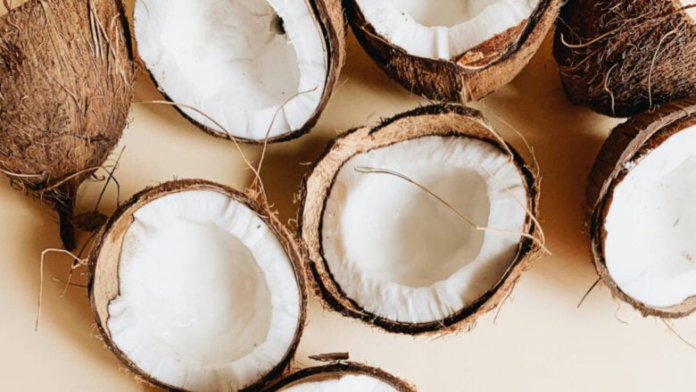 Gli spray corpo al cocco per una bodycare di Primavera più dolce e fresca