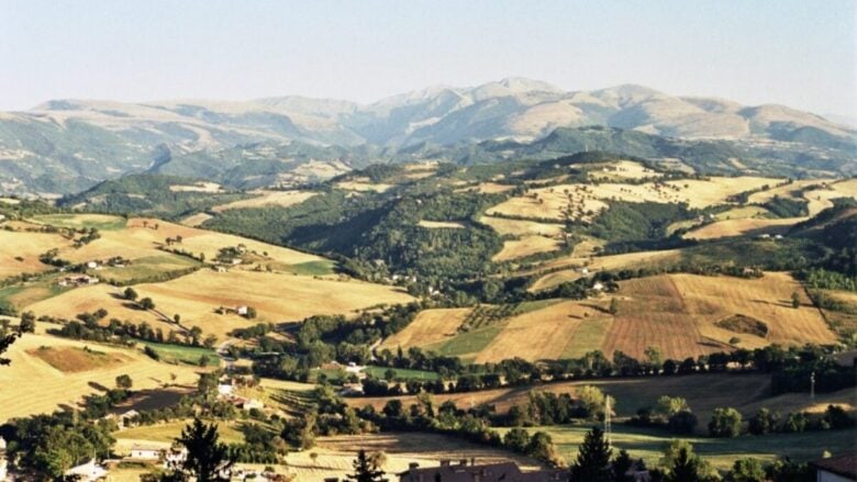Questo borgo delle Marche è un viaggio tra leggenda e magia